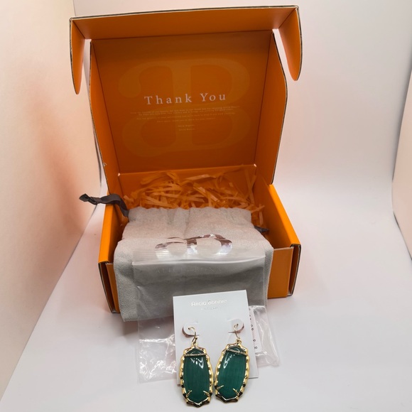 Alicia Bonnie - Emerald green / Gold earrings- NWT - giftable - Picture 8 of 8